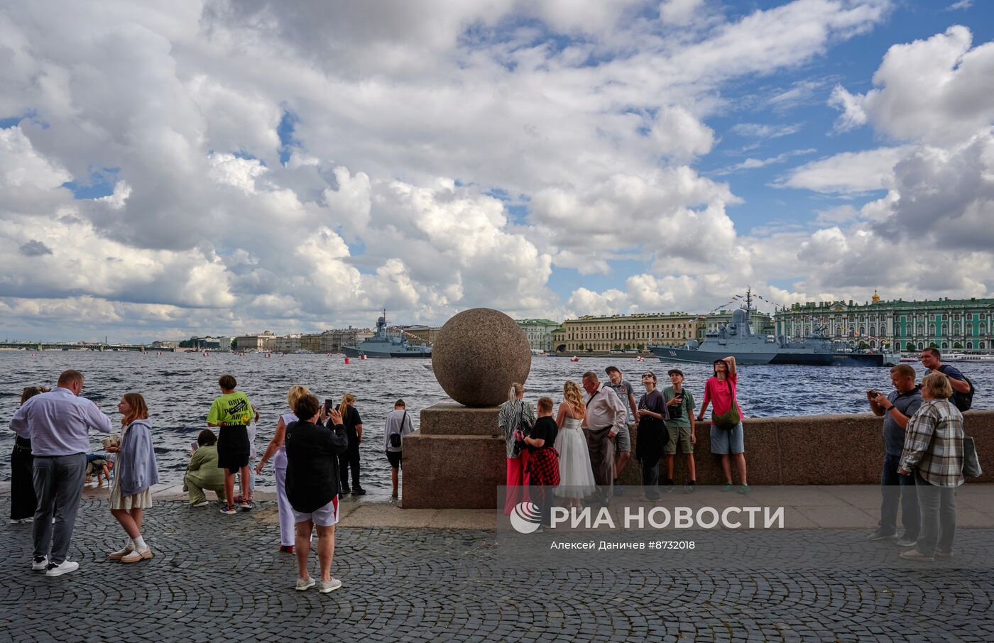 Корабли на рейде в преддверии Дня ВМФ в Санкт-Петербурге