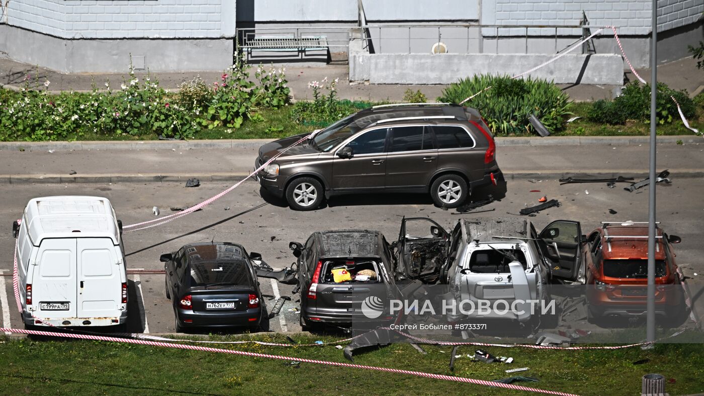 На севере Москвы взорвался внедорожник