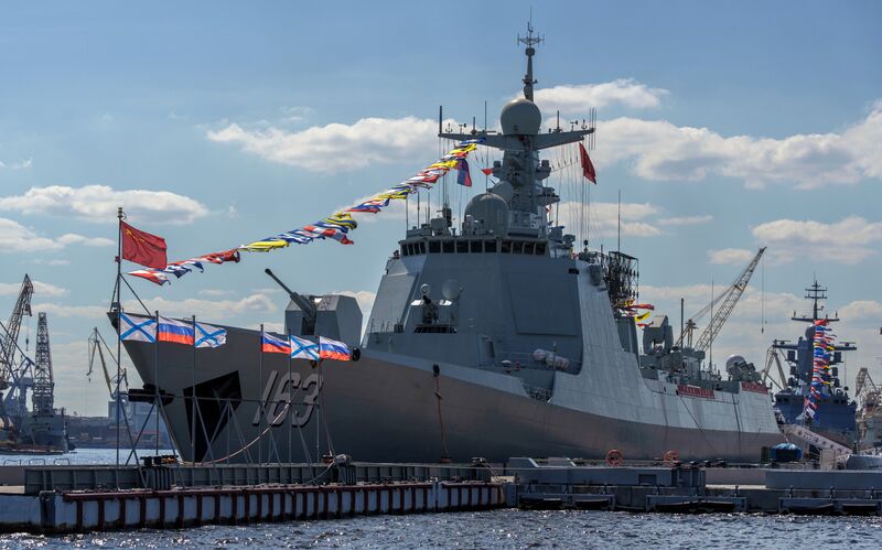 Китайский эсминец прибыл в Петербург для участия в параде ВМФ