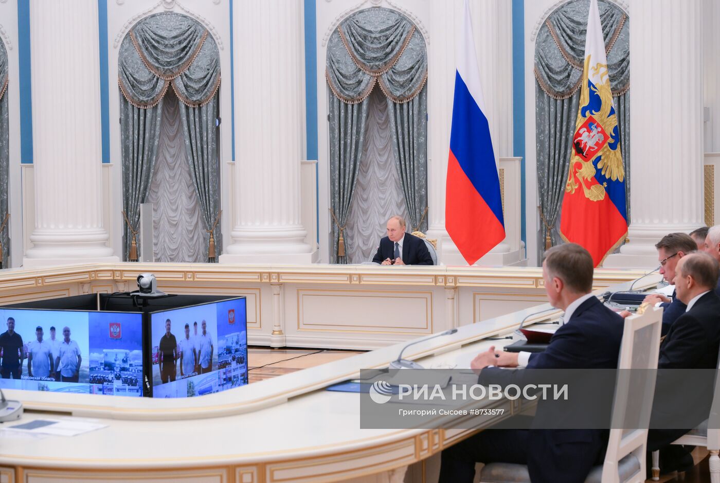 Президент Владимир Путин провел совещание по вопросам социально-экономического развития новых субъектов РФ