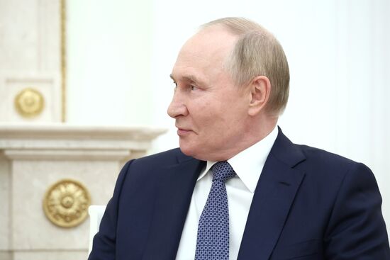 Президент РФ В. Путин встретился с президентом Сирии Б. Асадом