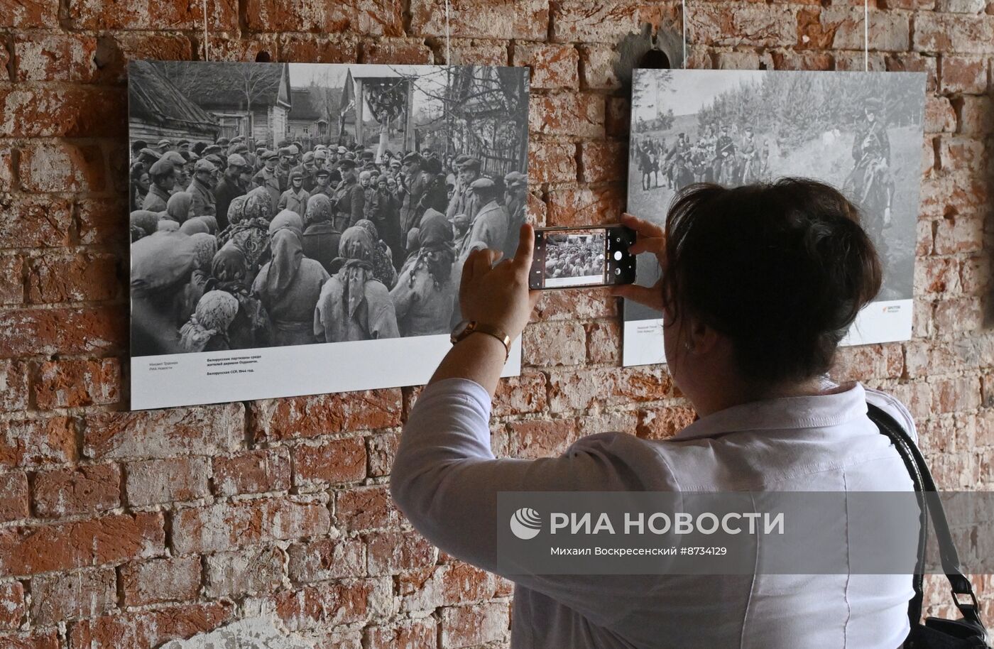 Открытие фотовыставки "Освобождение. Путь к Победе" в Бресте