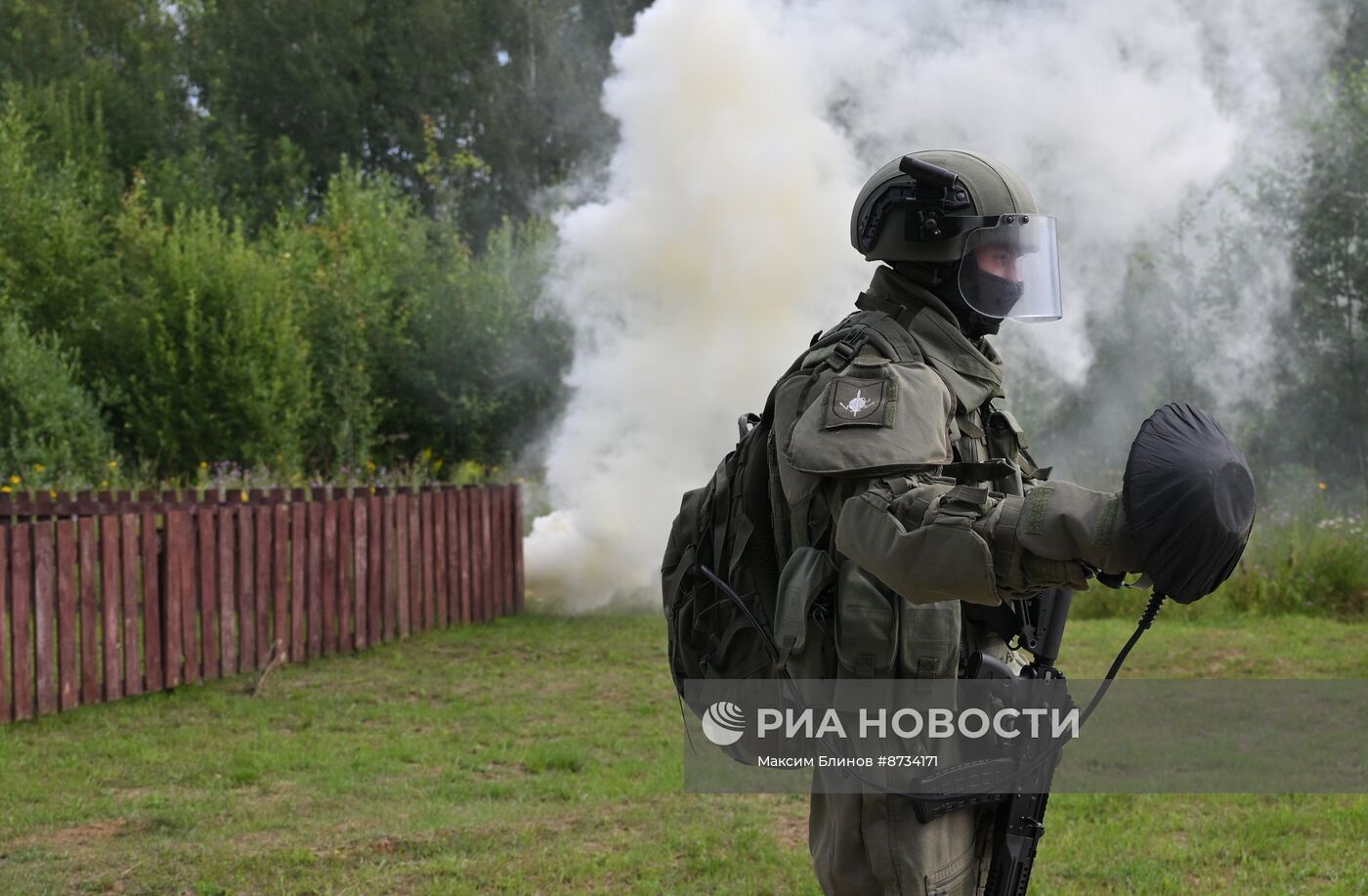 Занятия по боевой подготовке военнослужащих по контракту по специальностям Инженерных войск