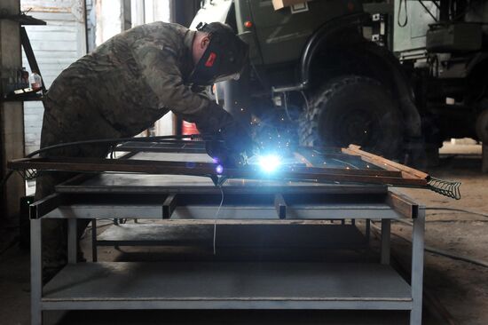 Работа военной ремонтной бригады в Тамбовской области