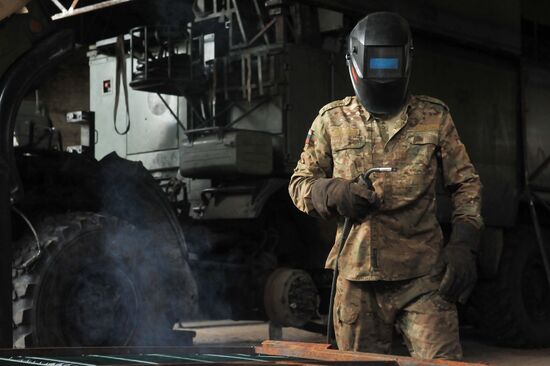 Работа военной ремонтной бригады в Тамбовской области