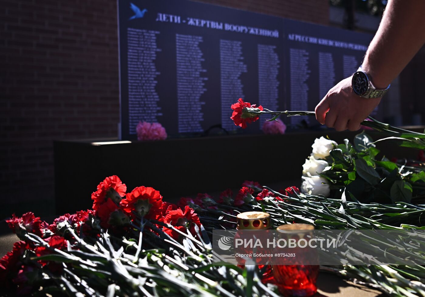 Акция в память о погибших детях Донбасса в Москве