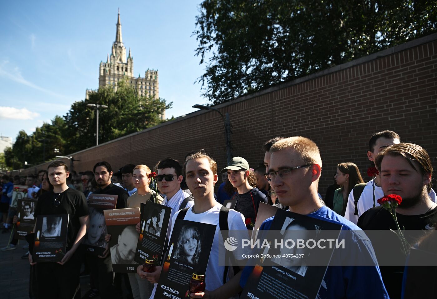 Акция в память о погибших детях Донбасса в Москве