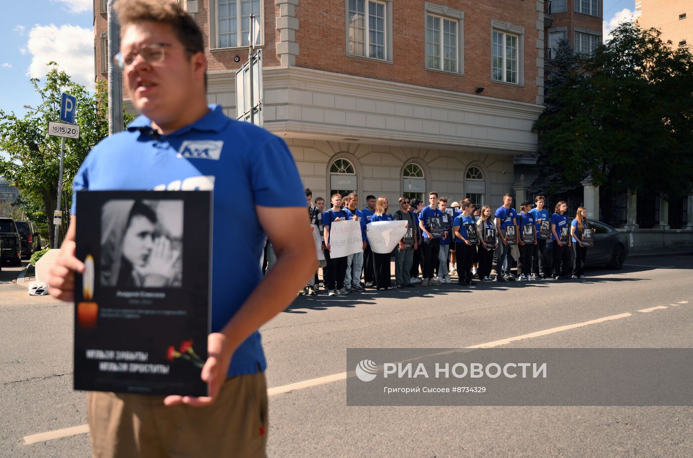 Акция в память о погибших детях Донбасса в Москве