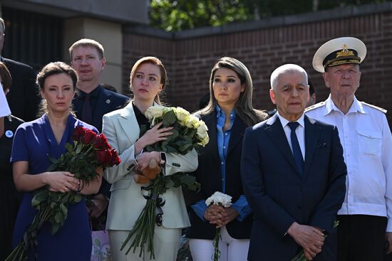 Акция в память о погибших детях Донбасса в Москве