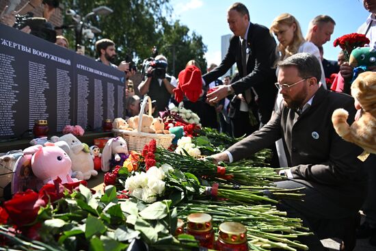 Акция в память о погибших детях Донбасса в Москве