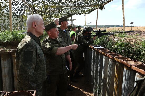 Министр обороны РФ А. Белоусов в Ленинградском военном округе