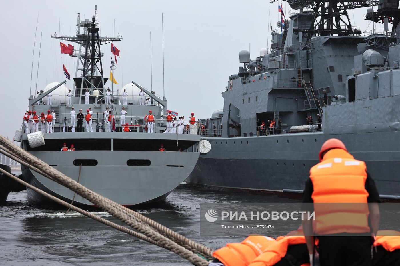 Корабли ВМС Китая прибыли во Владивосток