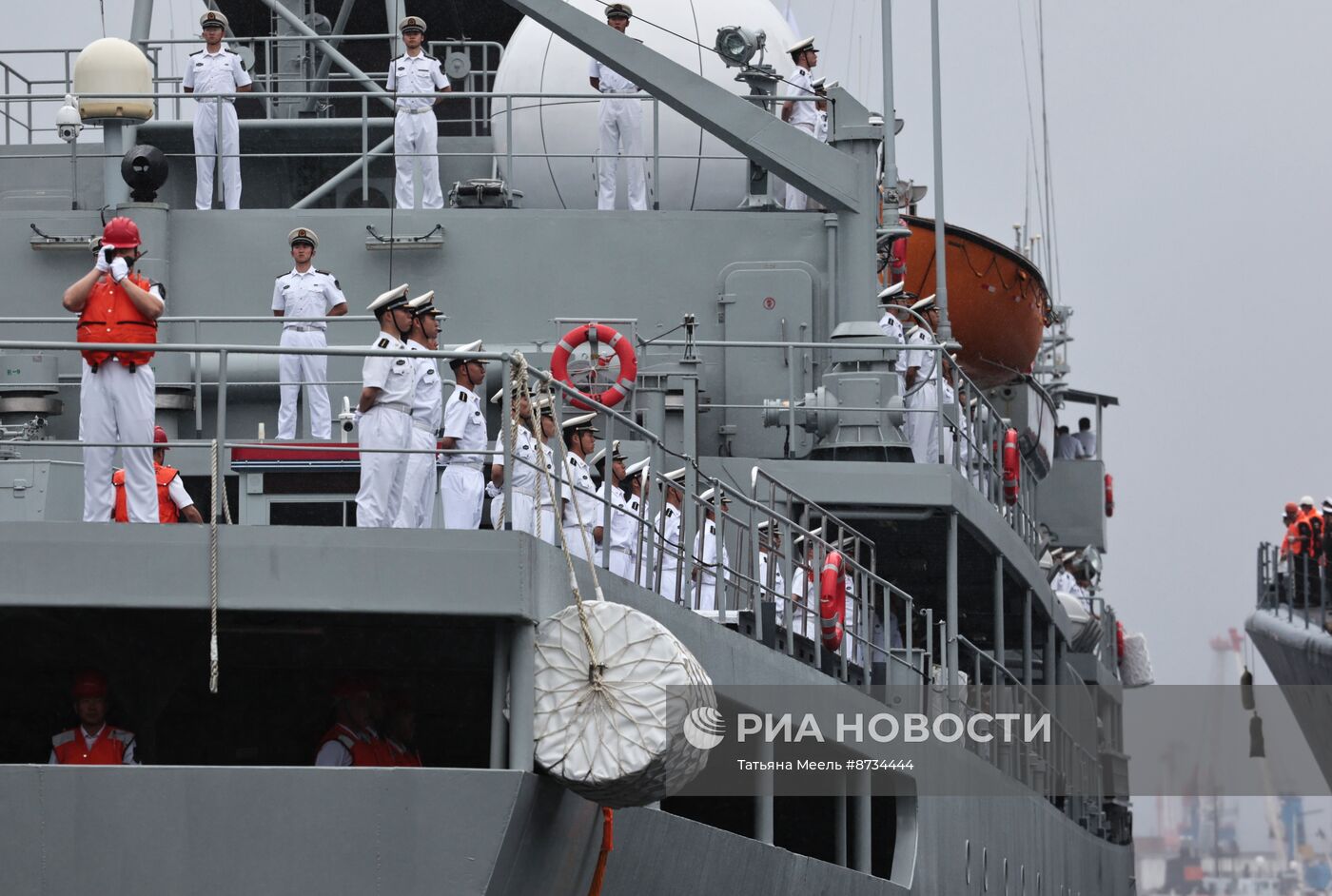 Корабли ВМС Китая прибыли во Владивосток