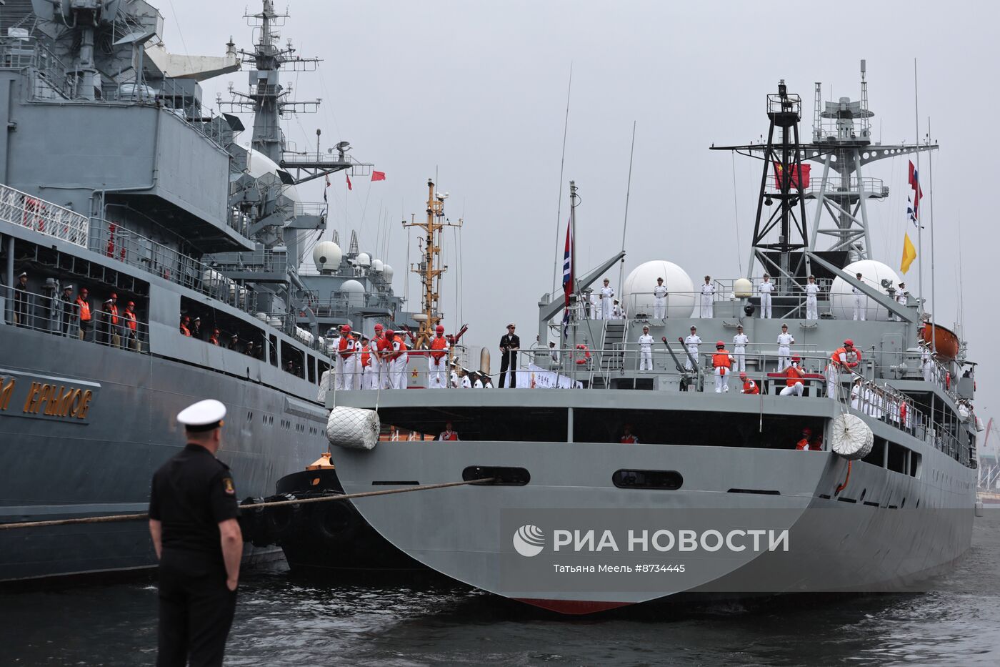 Корабли ВМС Китая прибыли во Владивосток