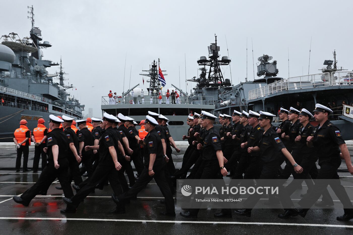 Корабли ВМС Китая прибыли во Владивосток