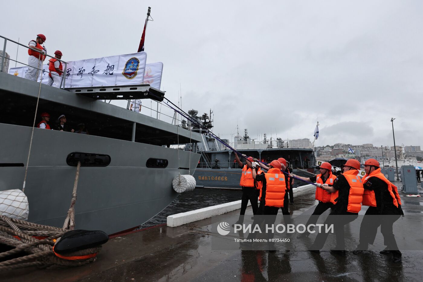 Корабли ВМС Китая прибыли во Владивосток