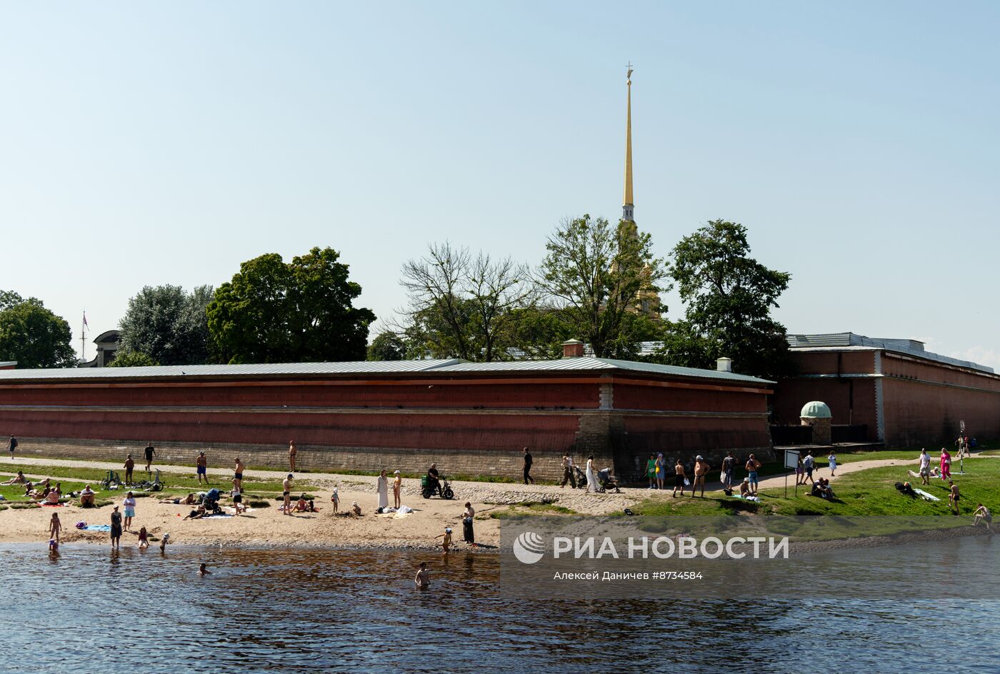 Жаркая погода в Санкт-Петербурге