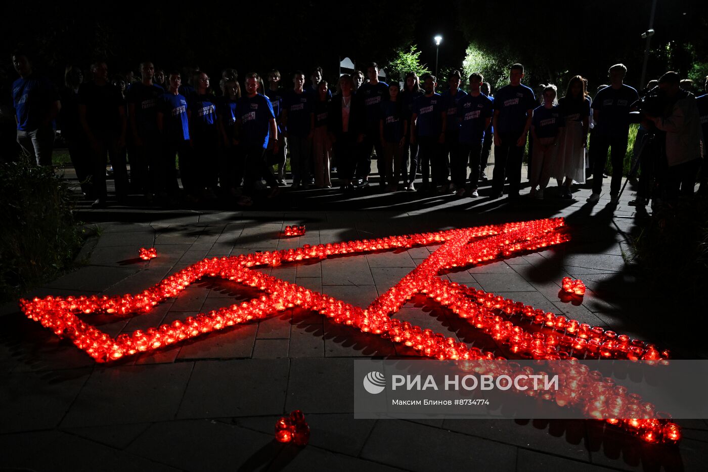 Зажжение свечей в память о погибших детях Донбасса