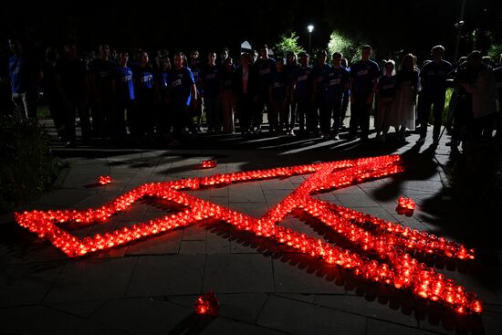 Зажжение свечей в память о погибших детях Донбасса