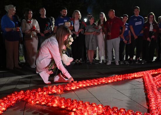 Зажжение свечей в память о погибших детях Донбасса