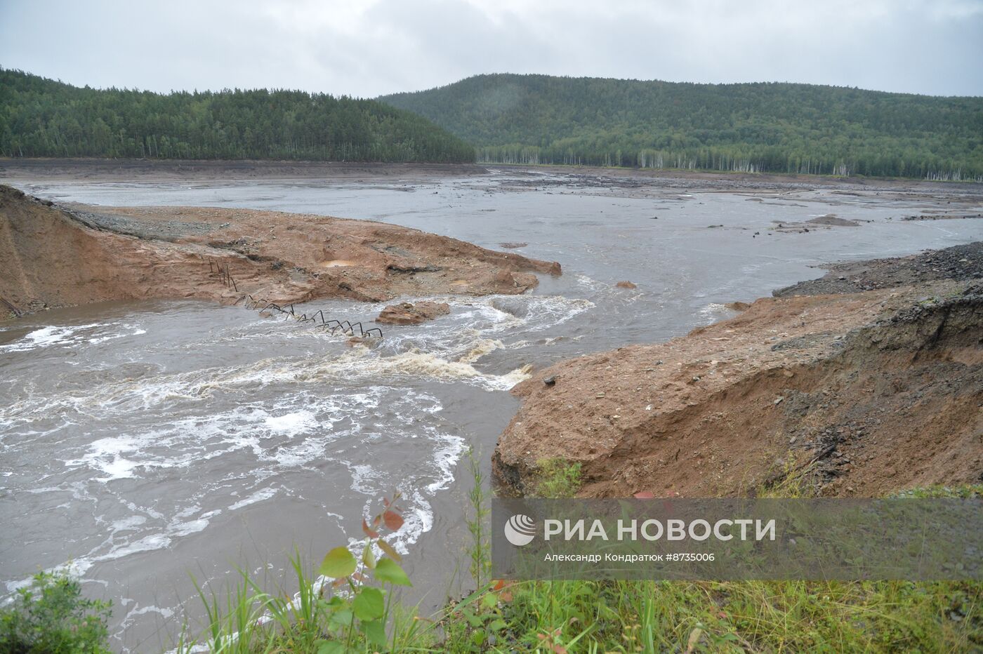 Последствия прорыва дамбы в Челябинской области 