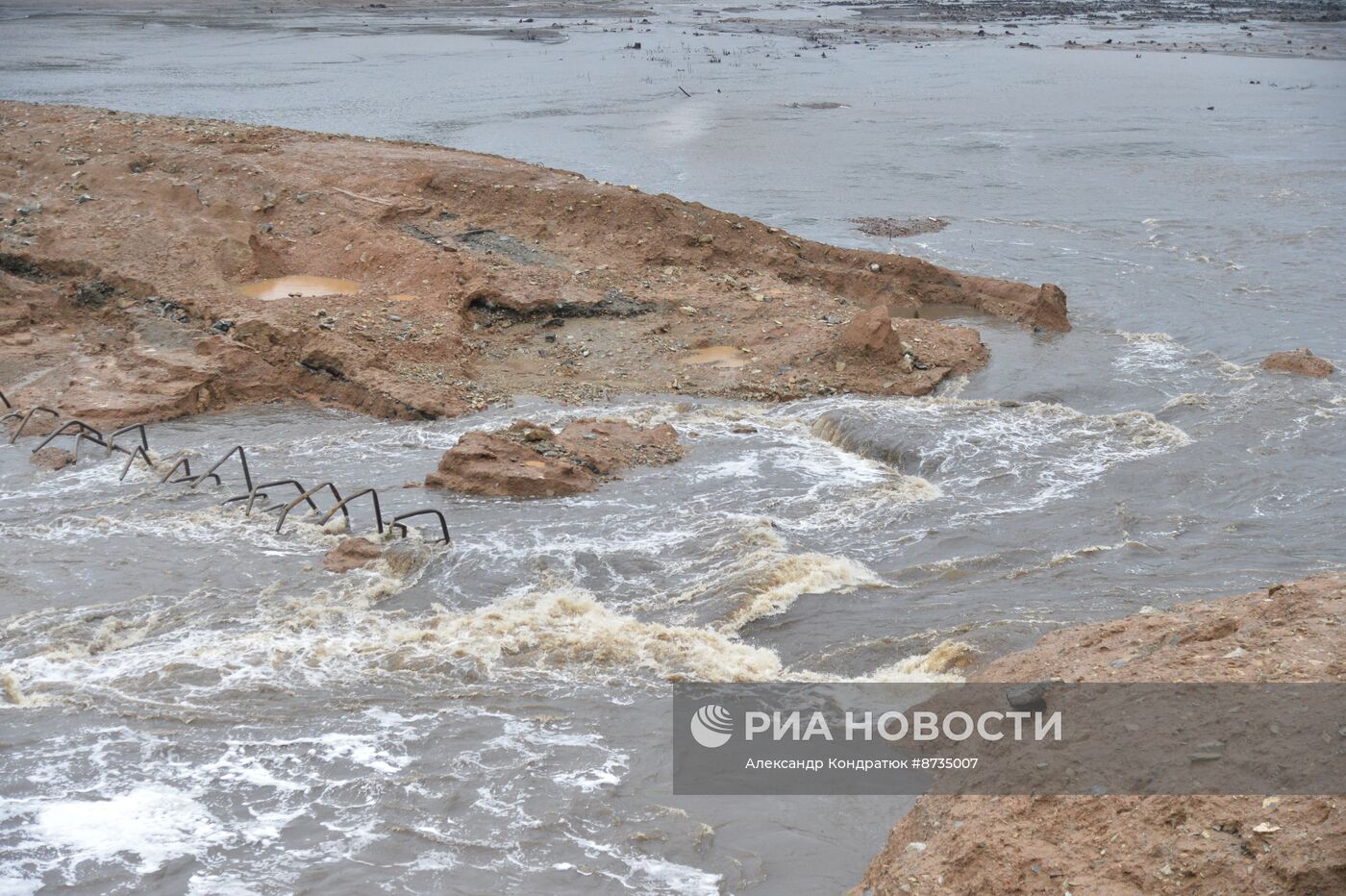 Последствия прорыва дамбы в Челябинской области 