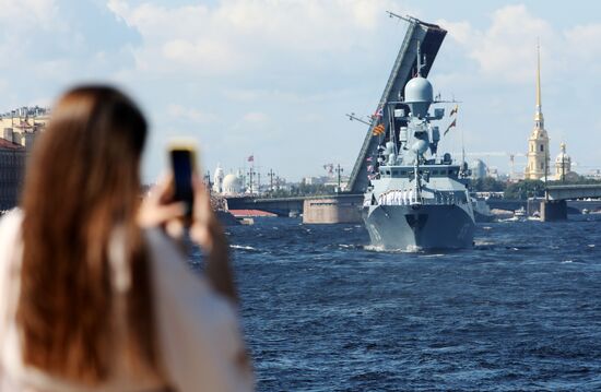 Празднование Дня ВМФ в Санкт-Петербурге