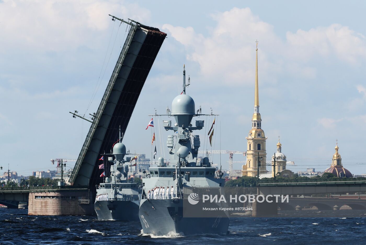 Празднование Дня ВМФ в Санкт-Петербурге