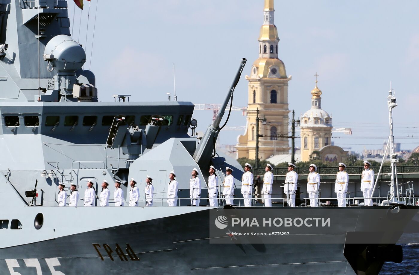 Празднование Дня ВМФ в Санкт-Петербурге