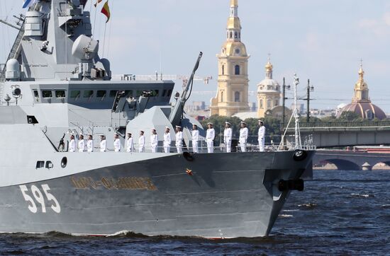 Празднование Дня ВМФ в Санкт-Петербурге