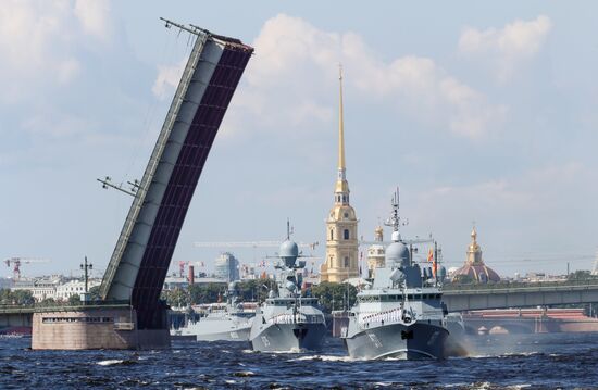 Празднование Дня ВМФ в Санкт-Петербурге