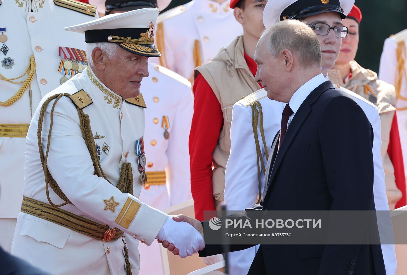 Президент Владимир Путин принял участие в Главном военно-морском параде