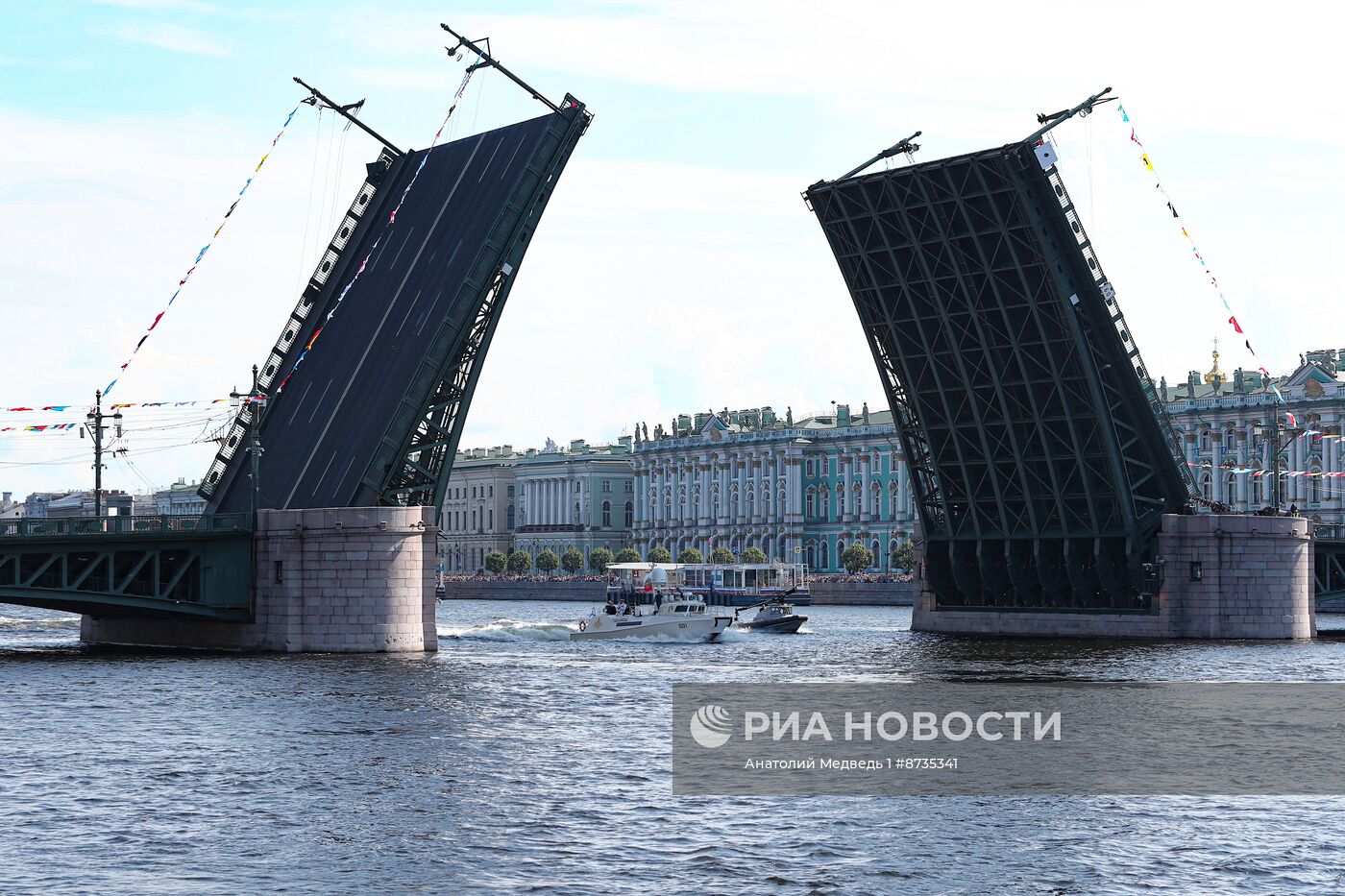 Празднование Дня ВМФ в Санкт-Петербурге