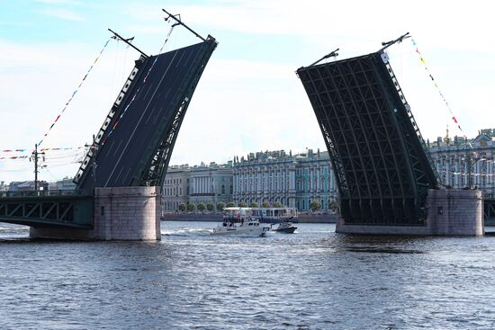 Празднование Дня ВМФ в Санкт-Петербурге