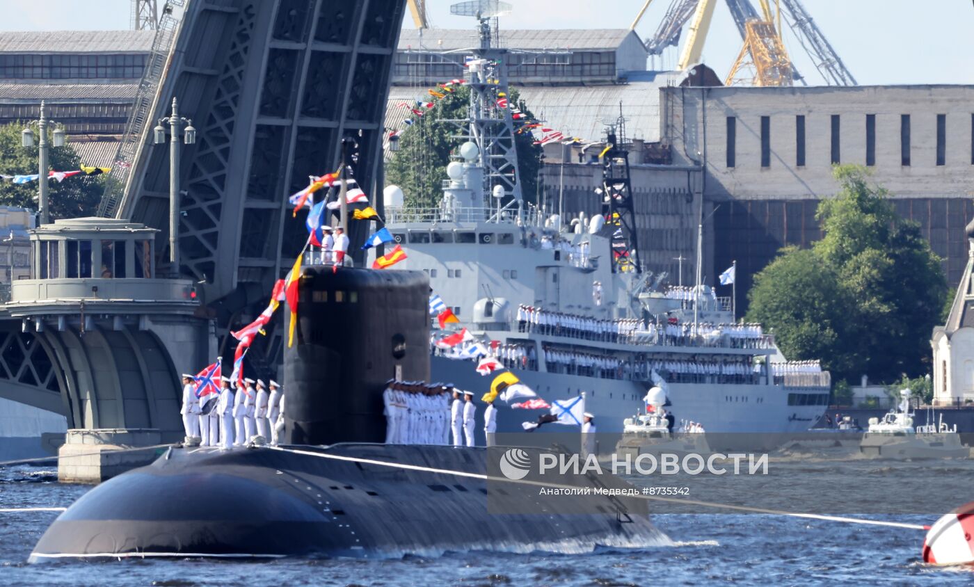 Празднование Дня ВМФ в Санкт-Петербурге