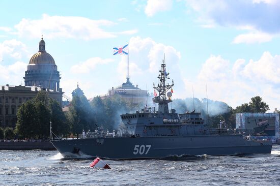 Празднование Дня ВМФ в Санкт-Петербурге