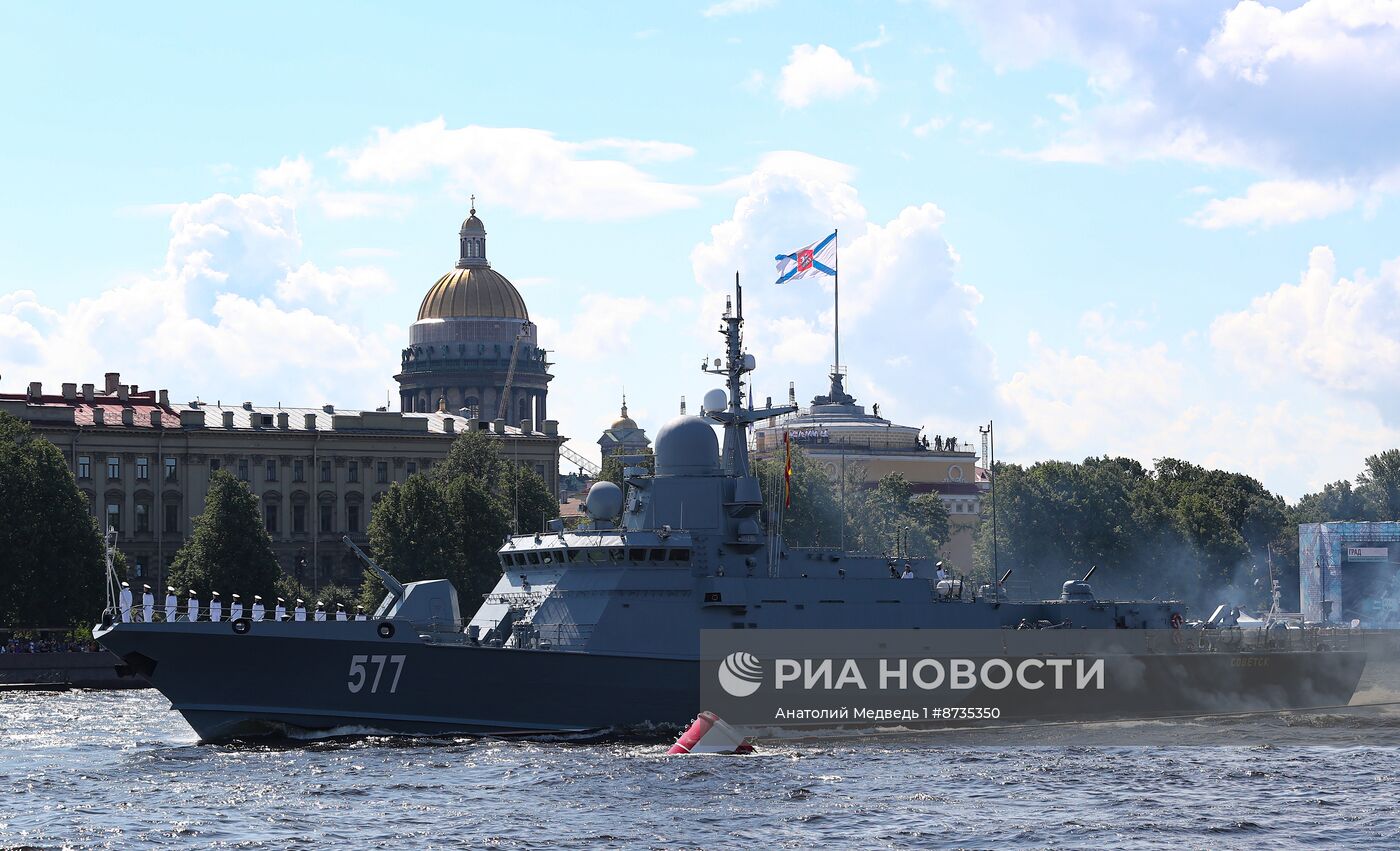 Празднование Дня ВМФ в Санкт-Петербурге