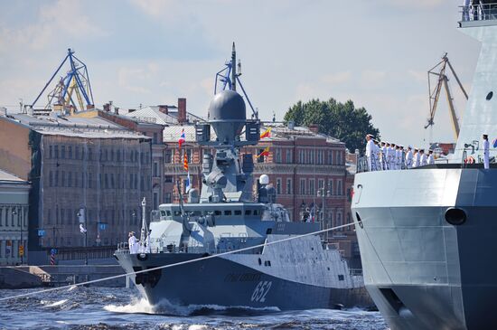 Празднование Дня ВМФ в Санкт-Петербурге