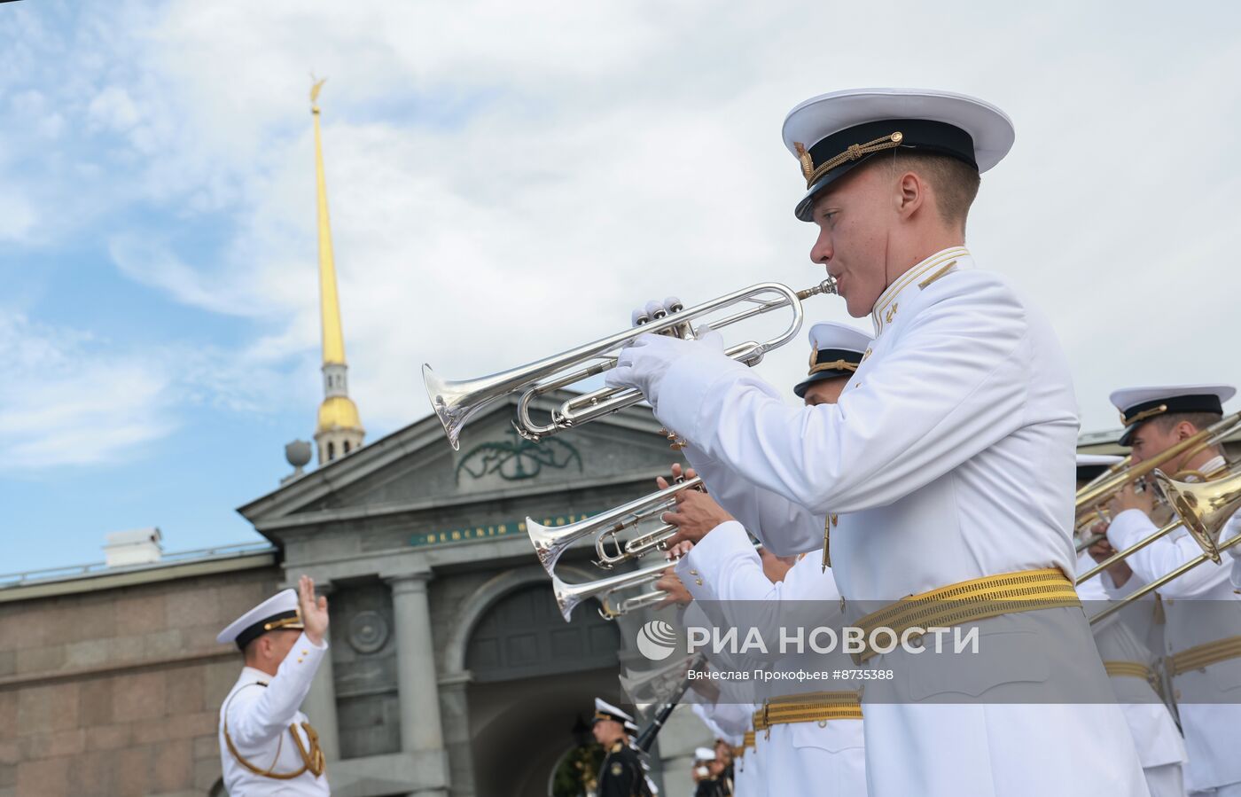 Президент Владимир Путин принял участие в Главном военно-морском параде