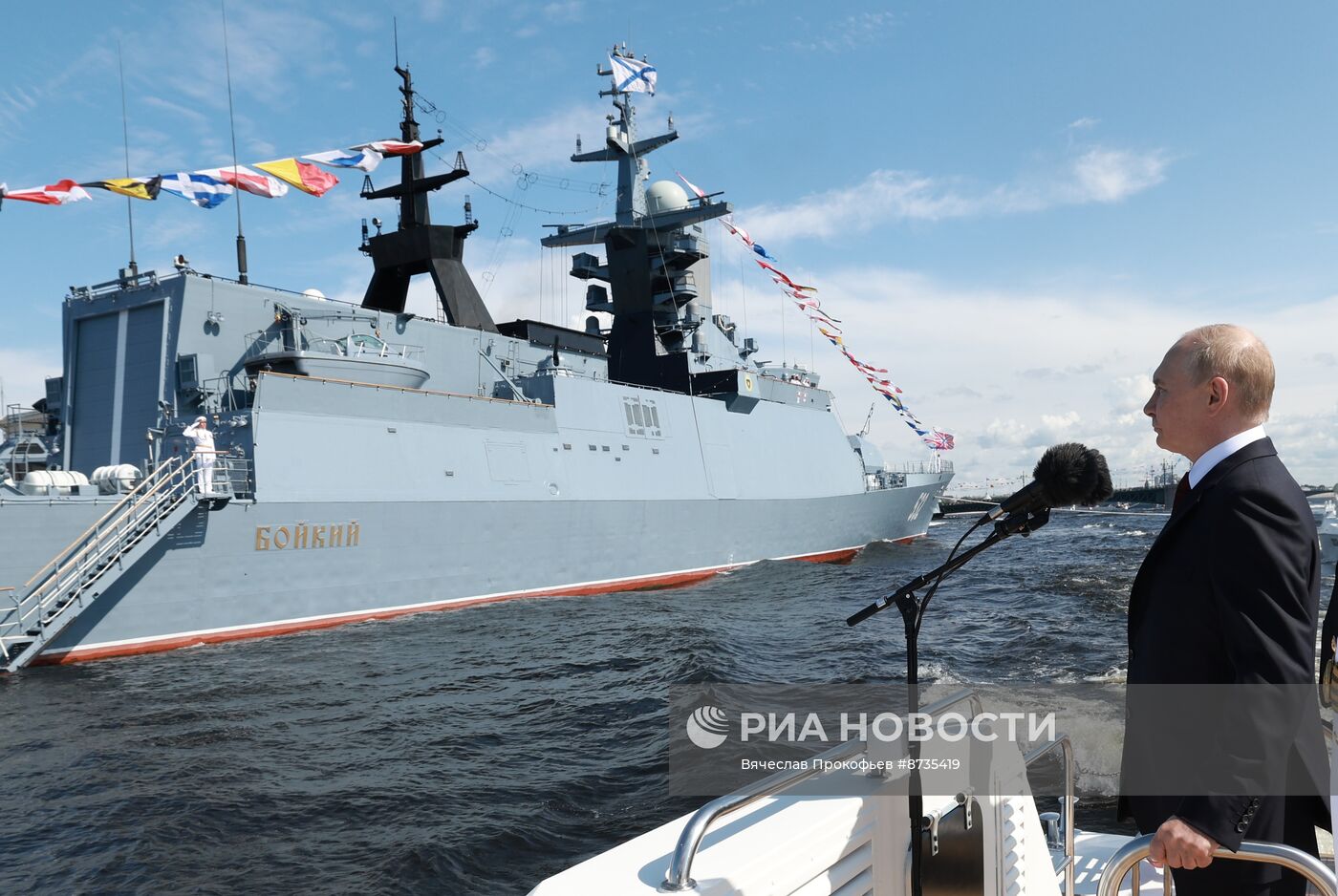 Президент Владимир Путин принял участие в Главном военно-морском параде