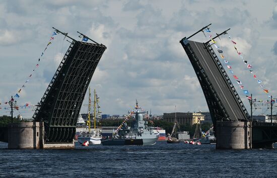 Празднование Дня ВМФ в Санкт-Петербурге