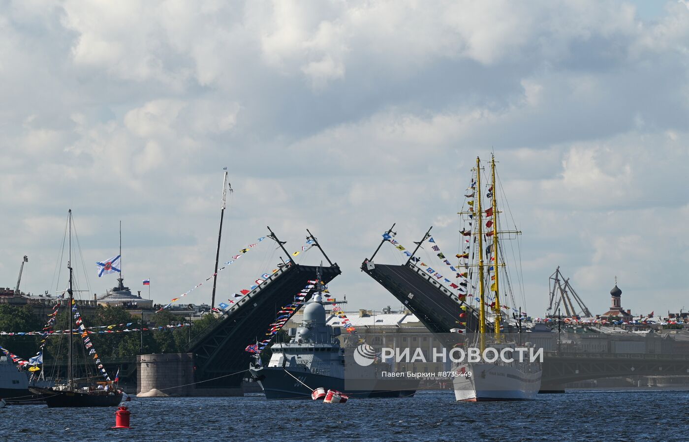 Празднование Дня ВМФ в Санкт-Петербурге