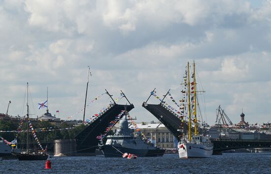 Празднование Дня ВМФ в Санкт-Петербурге