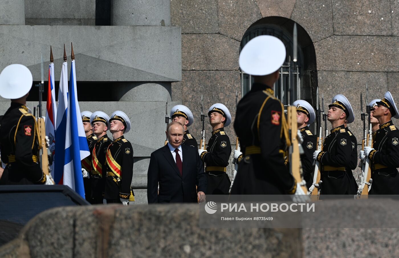 Президент Владимир Путин принял участие в Главном военно-морском параде