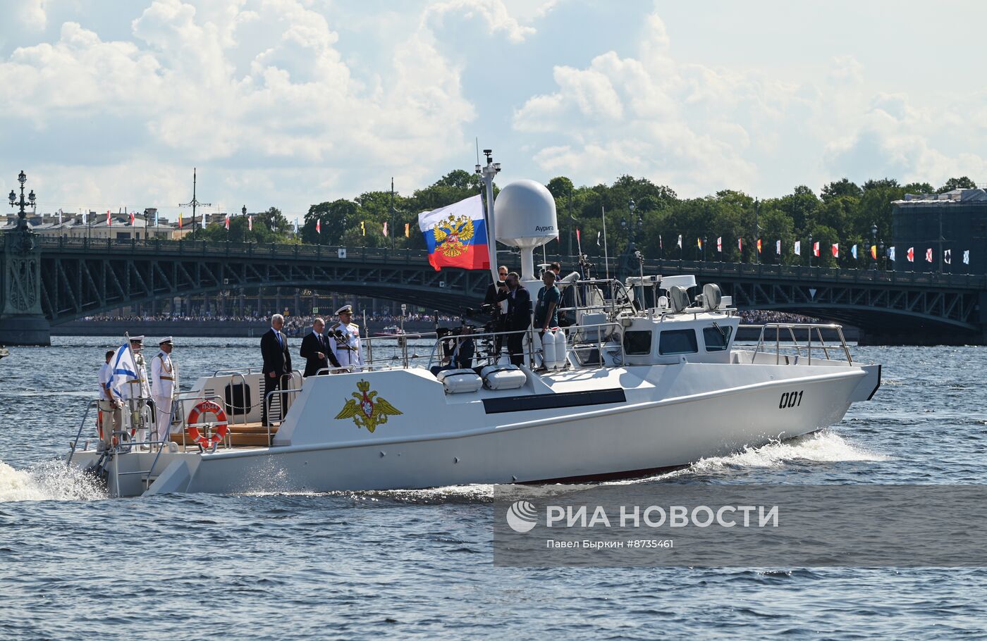 Президент Владимир Путин принял участие в Главном военно-морском параде