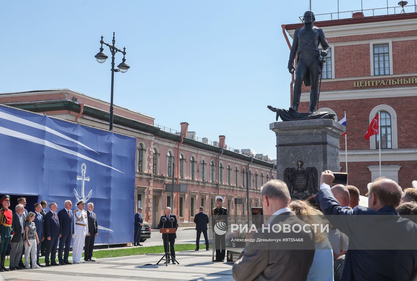 Президент Владимир Путин открыл памятник Ушакову в Санкт-Петербурге