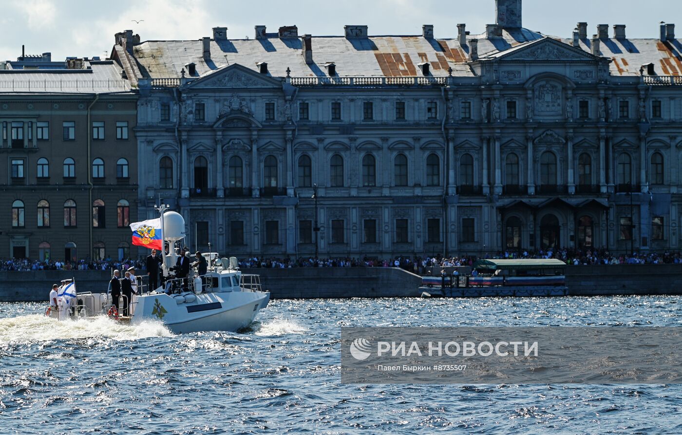 Президент Владимир Путин принял участие в Главном военно-морском параде