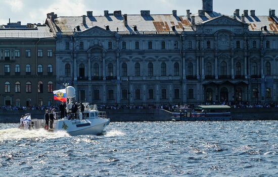 Президент Владимир Путин принял участие в Главном военно-морском параде