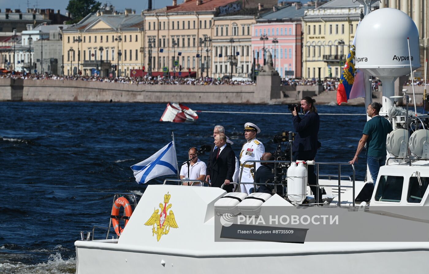 Президент Владимир Путин принял участие в Главном военно-морском параде