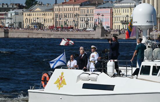 Президент Владимир Путин принял участие в Главном военно-морском параде